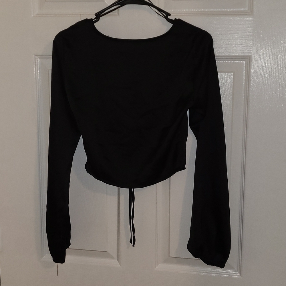Forever 21 Black Satin-Like Vneck Adjustable Crop Top Long Sleeve Side Zipper SM - Picture 2 of 12